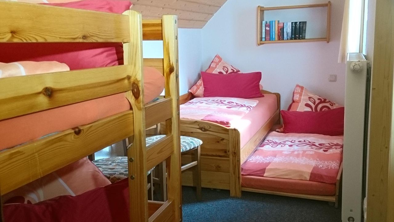 Kinderzimmer mit Aufbettung Kinderzimmer mit Aufbettung